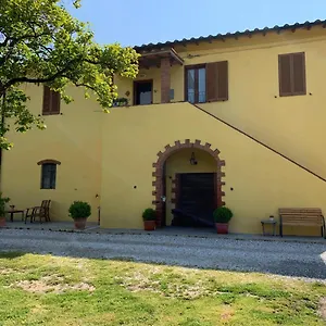 https://la-nana-gialla.it-tuscanyhotel.com